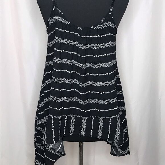 143 Story by Line Up Ruffle Shark Bite Tank Top S - Picture 5 of 7